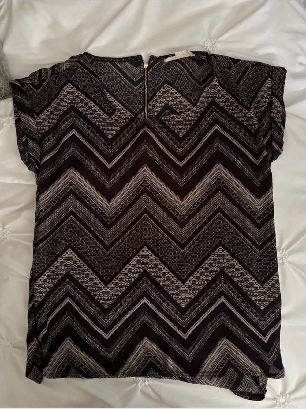 PINK REPUBLIC - Woven Chevron Print Women's Top - Black & Cream